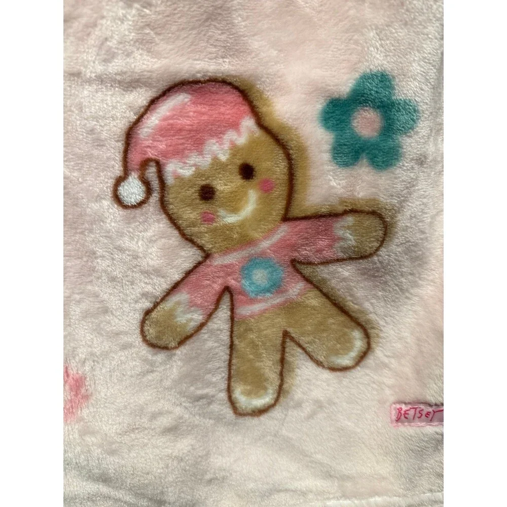 BETSEY JOHNSON PINK BOW GINGERBREAD CHRISTMAS BLANKET